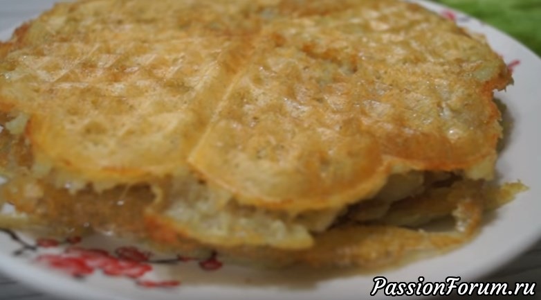 Картофельные драники в вафельнице. Быстро и забавно!