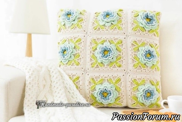 Подушка "Бегония" с сайта Handmade Paradise.ru