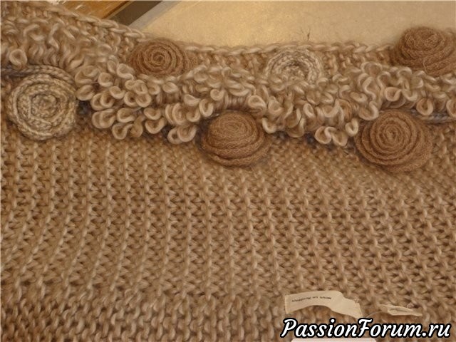 Простой, но элегантный кардиган без рукавов