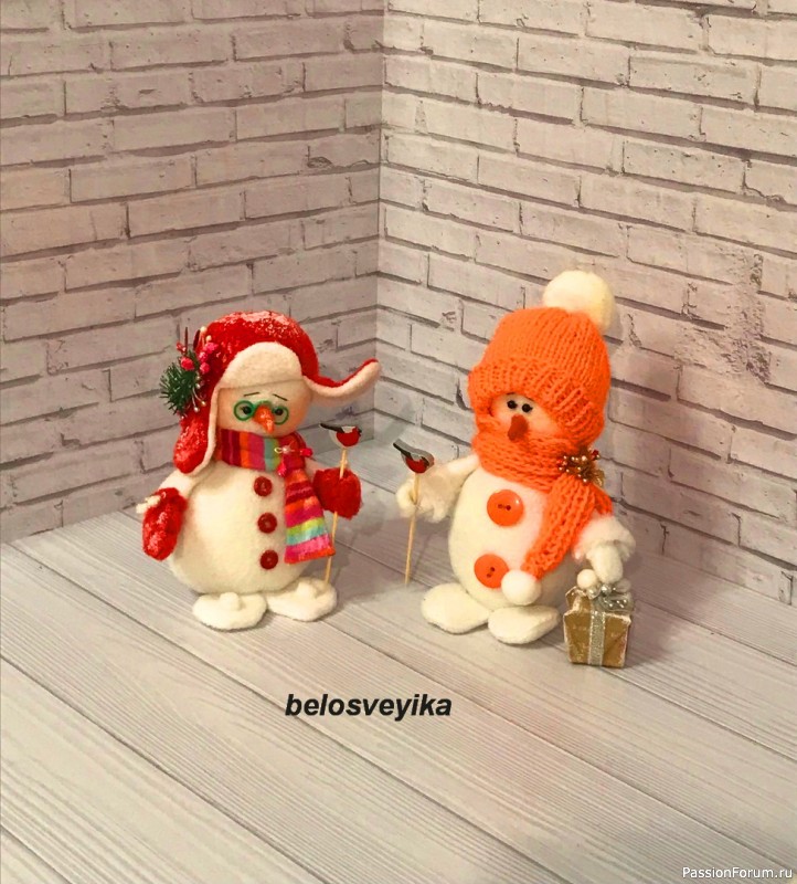 Два Снеговика со снегирями