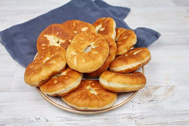 Беляши с мясом на дрожжевом тесте.