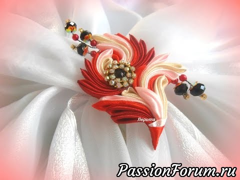 А не украсить ли нам платье к Новому году?