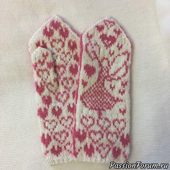 Варежки "Фея ЛЮБВИ" и "Скоро МАРТ..".Связаны спицами. Схемы.