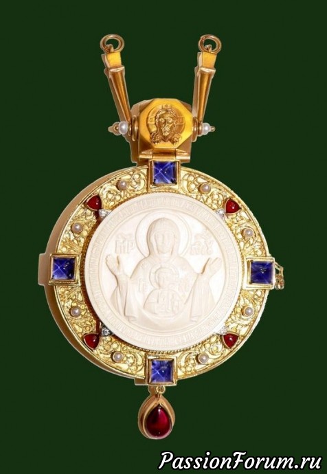 Христианская символика (крест) в ювелирных украшениях со всего мира.