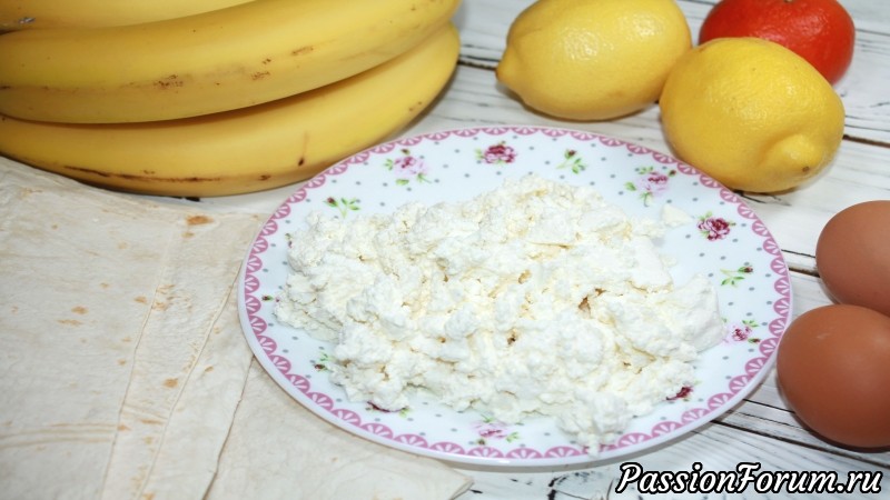 Быстрые пирожки с творогом и бананами. Дети едят с радостью.