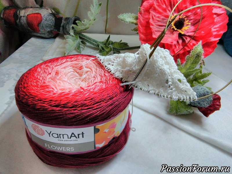 Летнее платье "Нежность" из пряжи YarnArt FLOWERS с круглой кокеткой для девочки