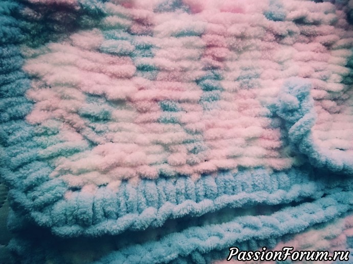 Велюровый халатик для ребенка из Alize Puffi