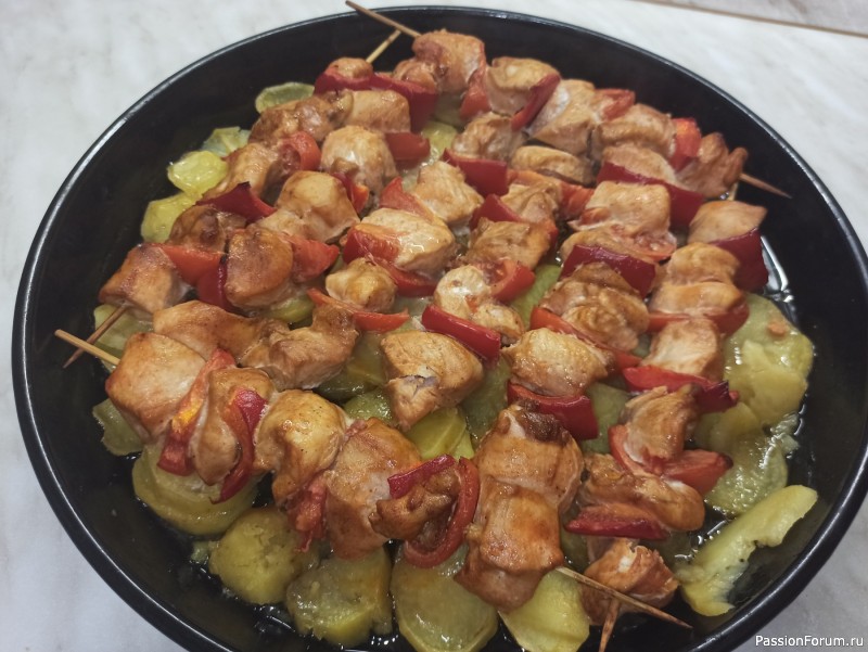 Вкусные шашлыки из курицы в духовке с картошкой
