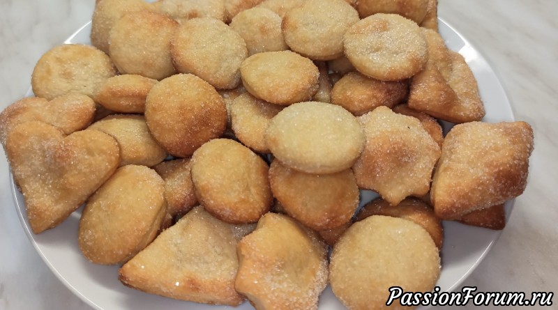 Пеку уже третий день подряд ,так просто,быстро и вкусно! Домашнее печенье на сметане