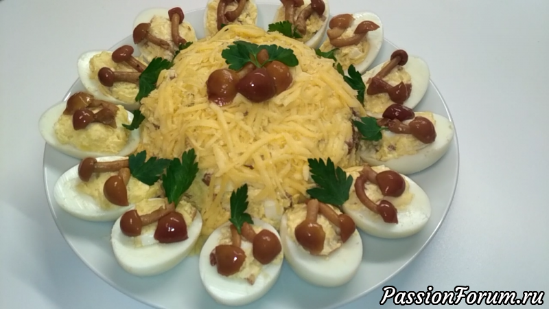 Яичный салат-закуска с грибами