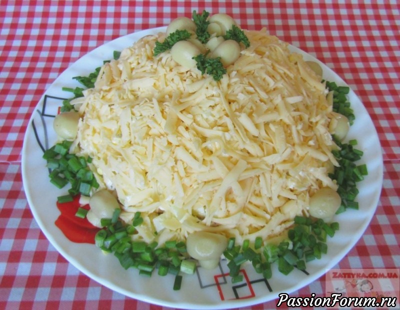 Cалат &laquo;Марго&raquo; с куриным филе и маринованными грибами