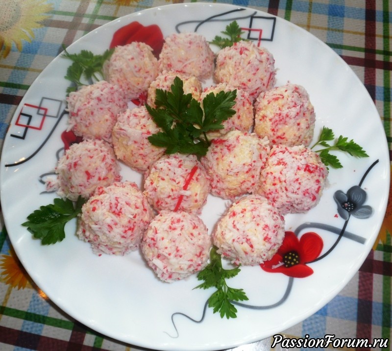 Крабовые шарики с яйцом и сыром