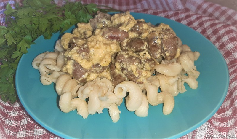Куриные сердечки в горчично-сырном соусе