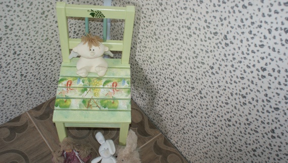 Лейка,маки,стульчик