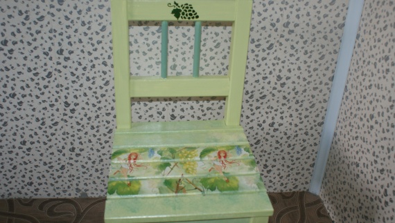Лейка,маки,стульчик