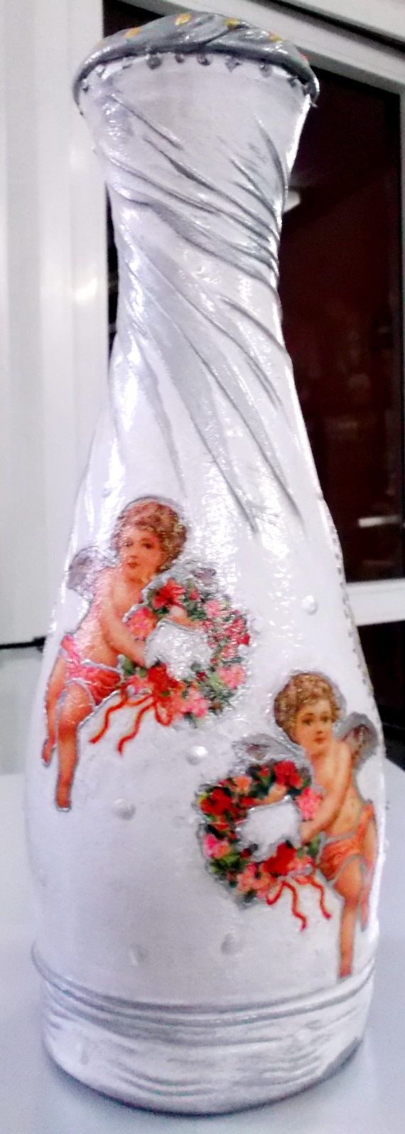 Ну, ещё шампусик....