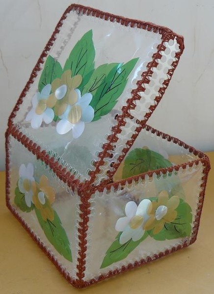 ПОДЕЛКИ ИЗ ПЛАСТИКОВЫХ БУТЫЛОК